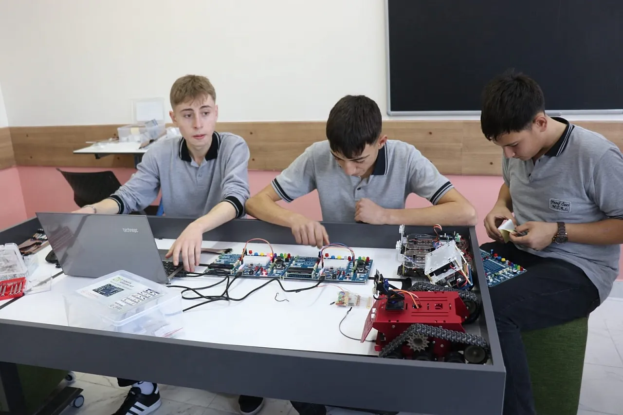 A F Y N Y U S U F O Z E R