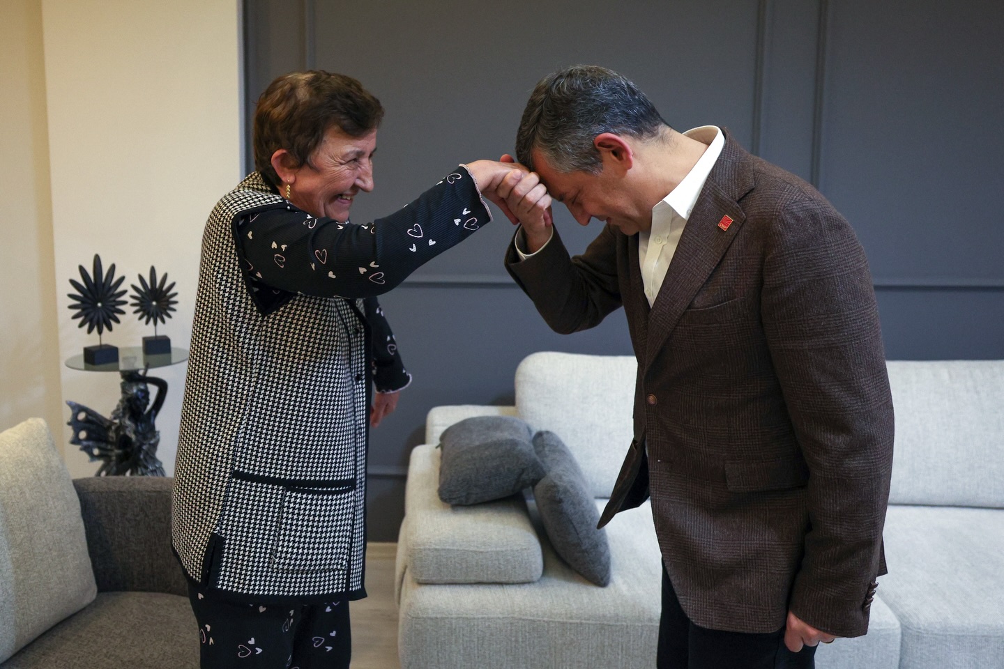 615327933 18546873739037474 9164988686918291412 N