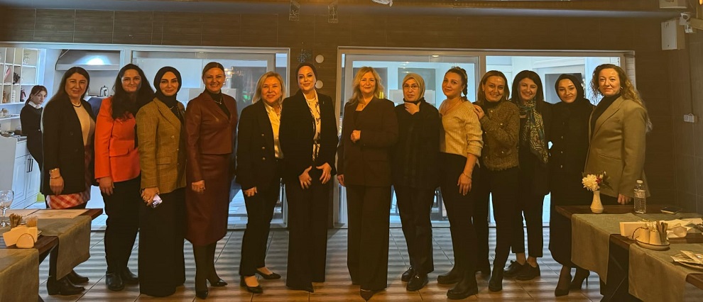 A F Y O N K A D İ N İ S V E R E N L E R