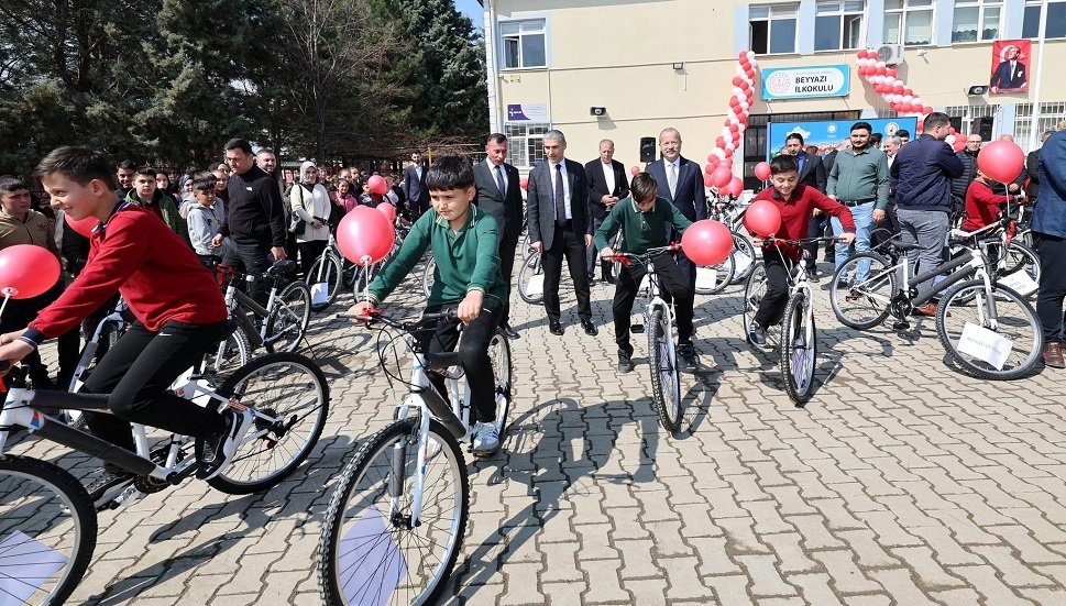 Başarı yalnızca notlarla kazanılmaz
