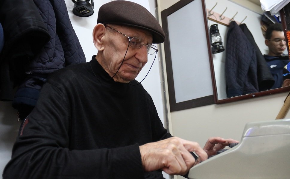 93 yaşında, işinin başında...