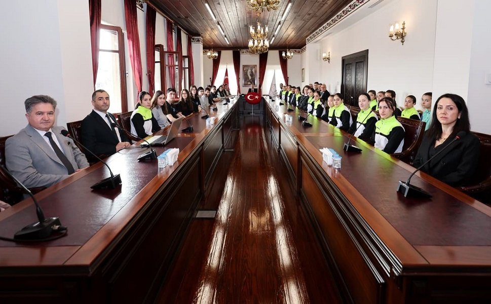 Başarılı gençler şehrin en kıymetli hazinesidir