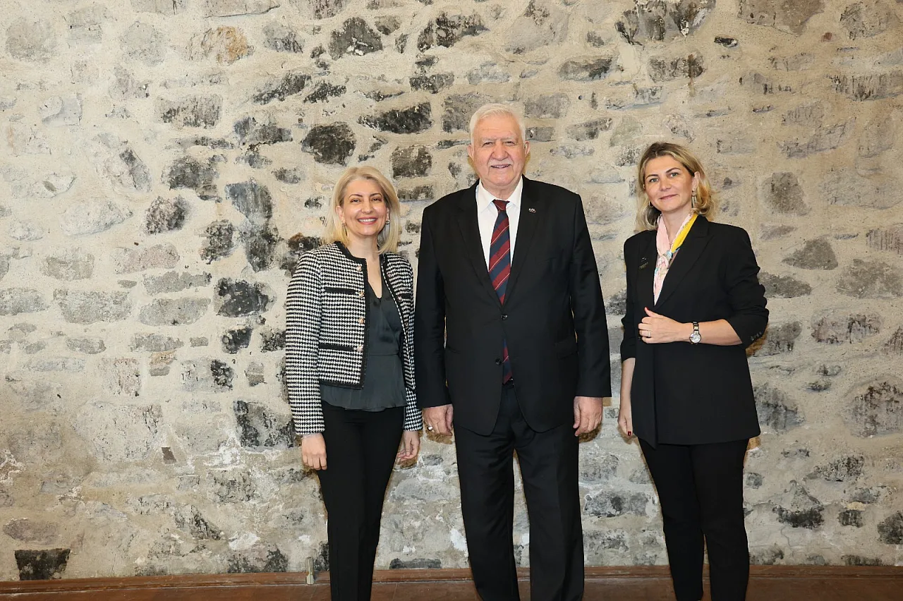 Afyonlu Ihracatcilar Listeye Agirligini Koydu 5 1776088853 A W5C4 C