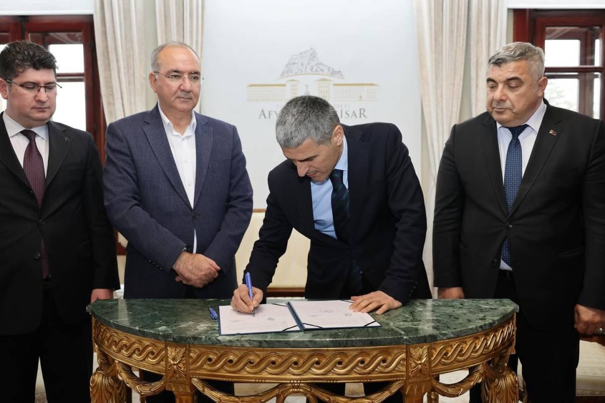 Afyonkarahisar Valiligi Ve Hayirsever Ozcan Arasinda Protokol Imzalandi 2 69F8Af174Db25