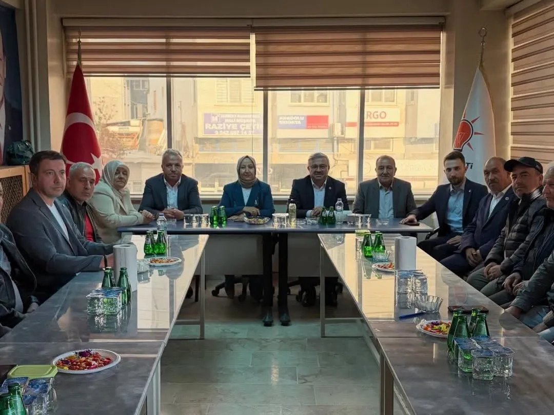 Ak Parti Heyeti İscehisarlı Hemşerileriyle Bayramlaştı 2