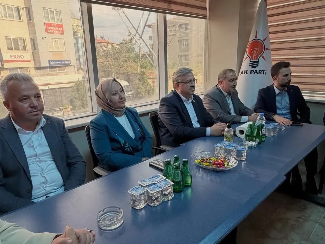 Ak Parti Heyeti İscehisarlı Hemşerileriyle Bayramlaştı 4