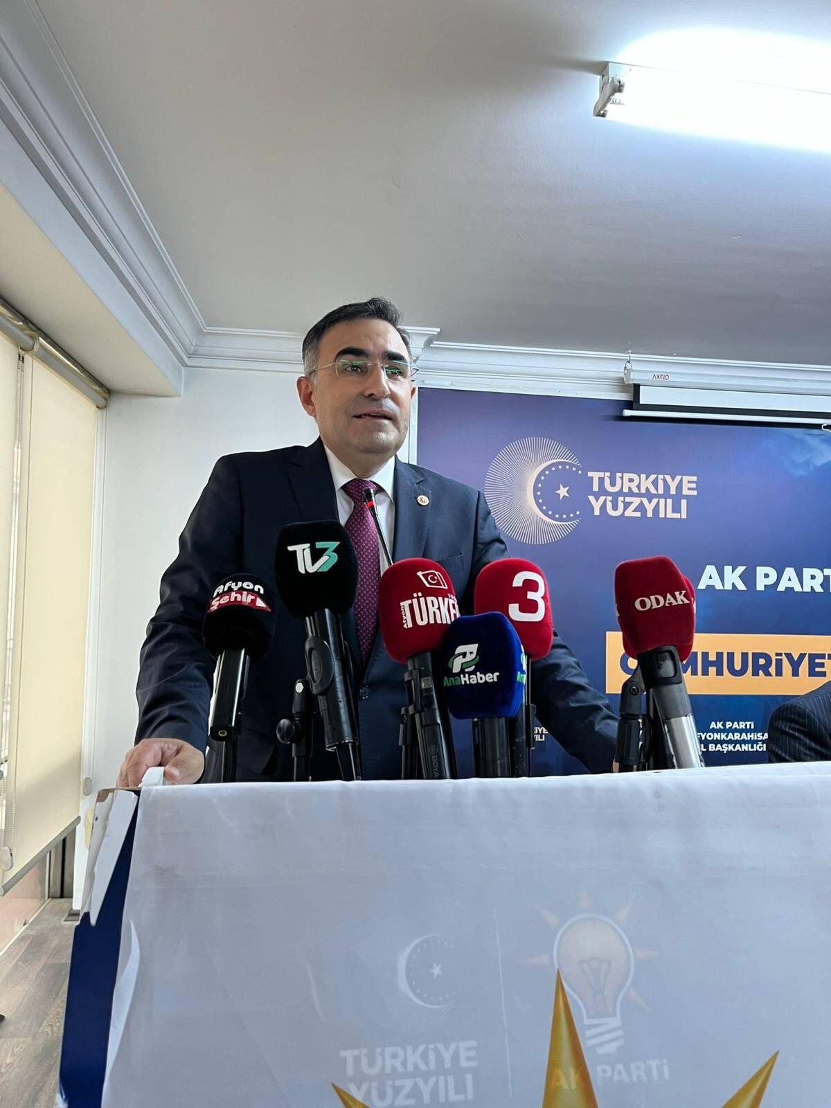 Burcu Köksal Ak Parti Binasını Ziyaret Etti! 2