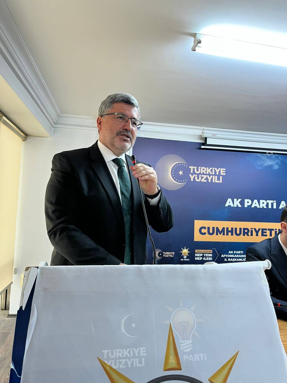 Burcu Köksal Ak Parti Binasını Ziyaret Etti! 3