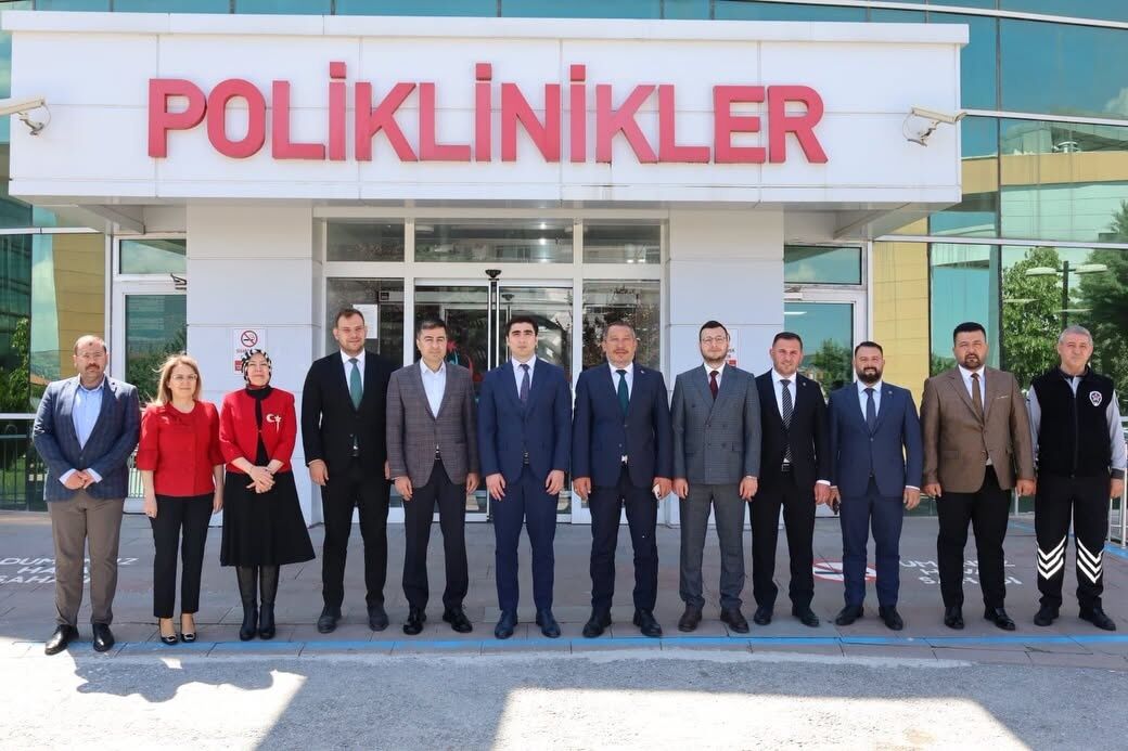 Dinar’da Bayram Arifesinde Şehitlik Ve Görev Başındaki Personellere Ziyaret (10)