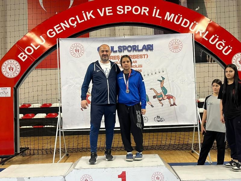 Irmak Elekçi 4