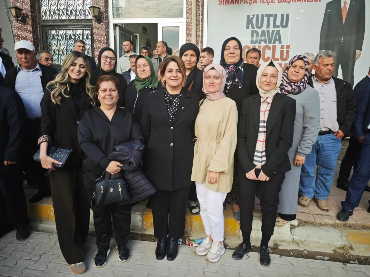 Milletvekili Hasan Arslan’ın Katılımıyla Sinanpaşa Ak Parti’de Bayramlaşma 2