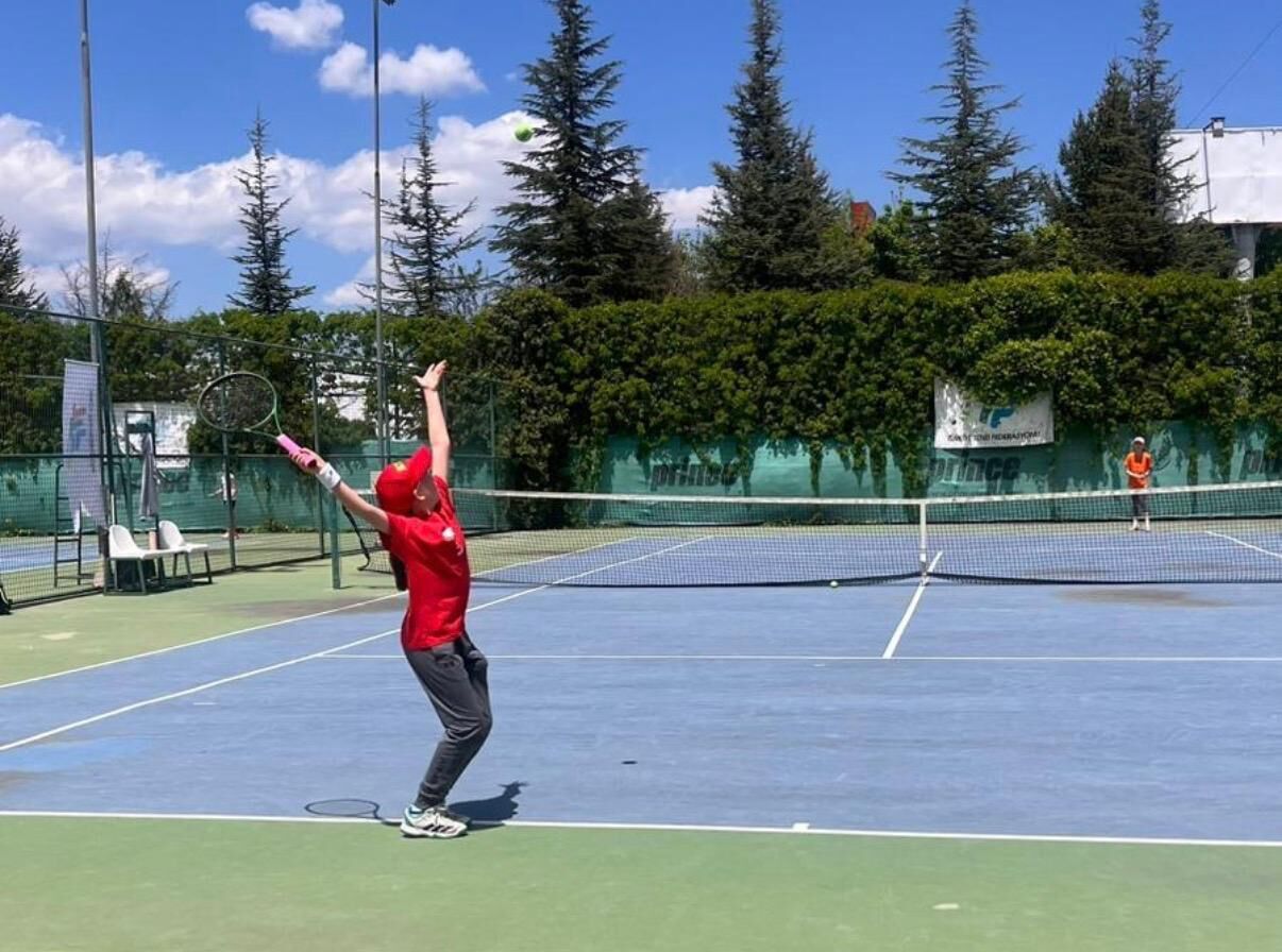 Tenis 3