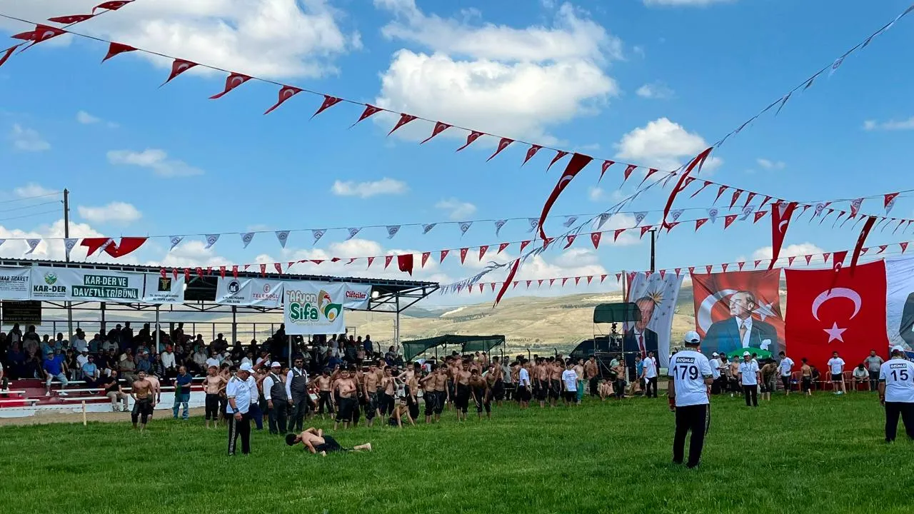 43. Tarihi Karaadilli Yağlı Güreşleri Başladı (1)-2