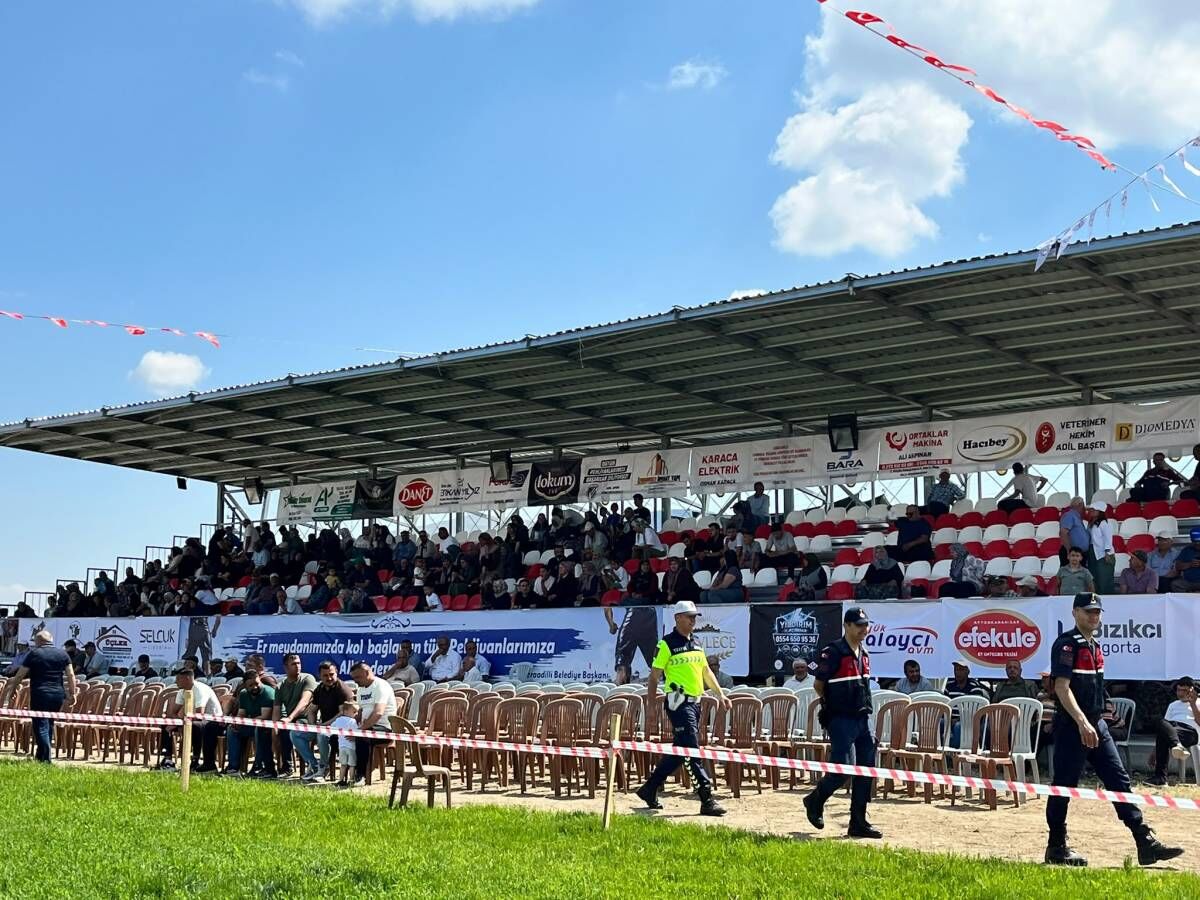 43. Tarihi Karaadilli Yağlı Güreşleri Başladı (2)