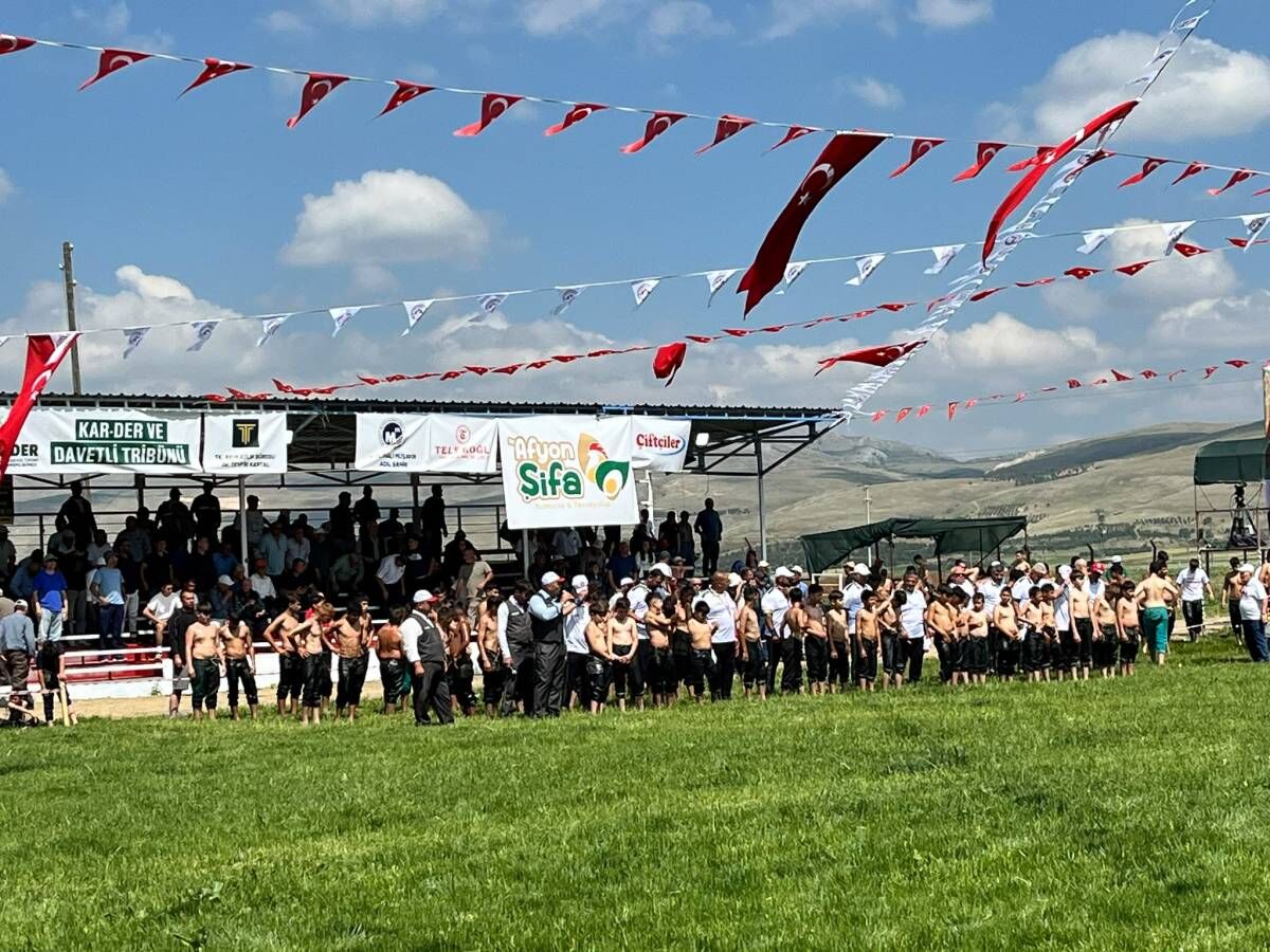 43. Tarihi Karaadilli Yağlı Güreşleri Başladı (3)