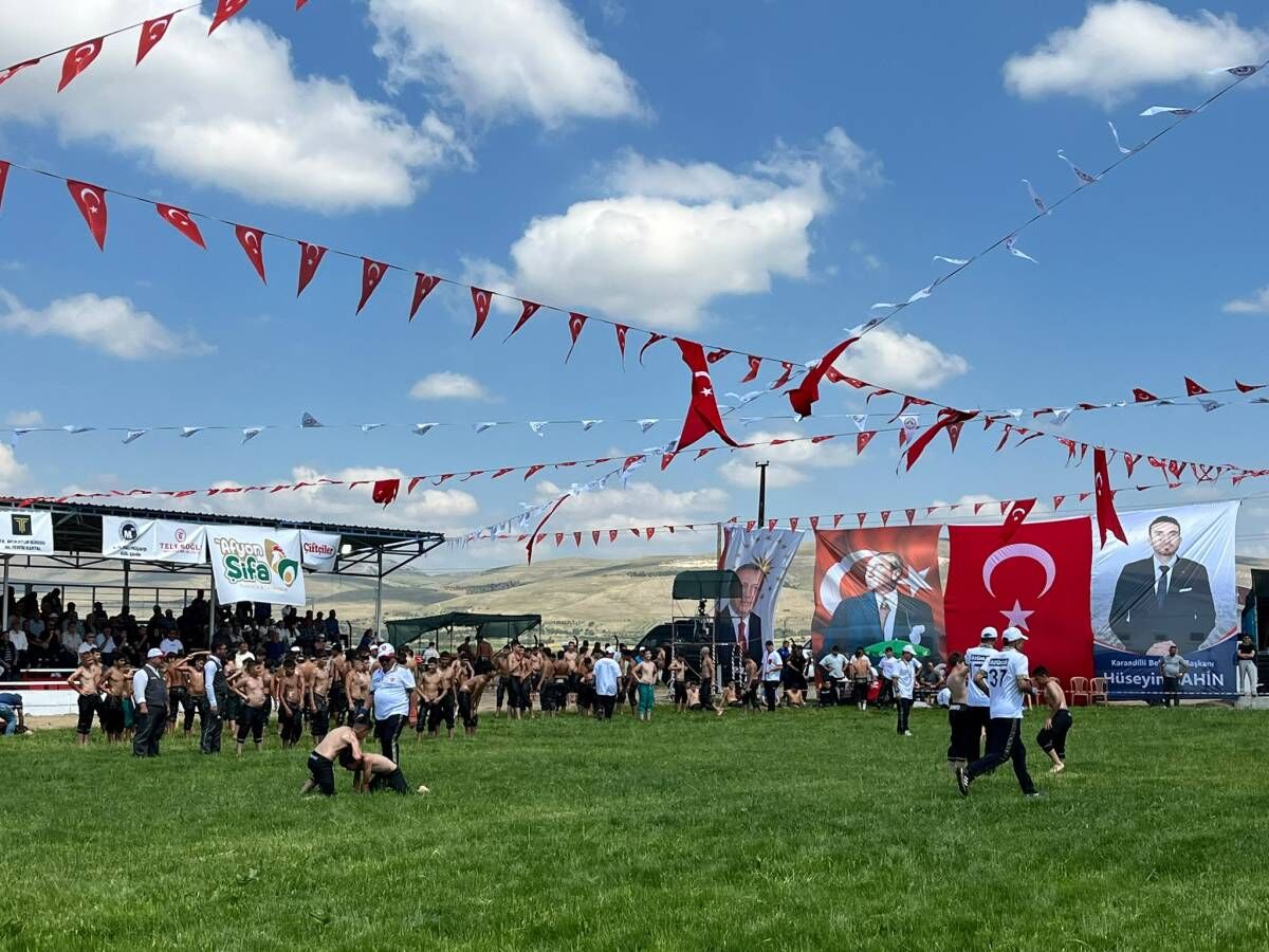 43. Tarihi Karaadilli Yağlı Güreşleri Başladı (4)