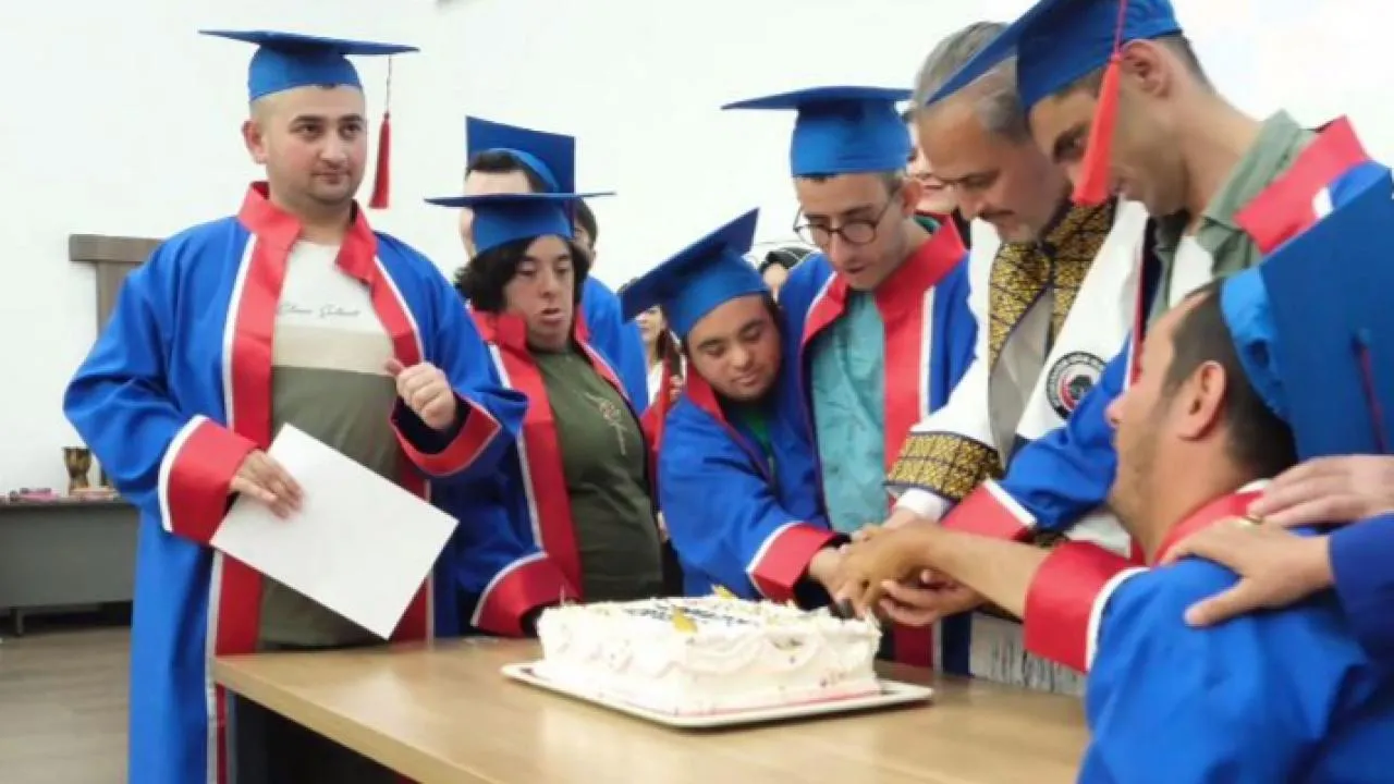 Afsü'de Özel Gençlerin Mezuniyet Heyecanı