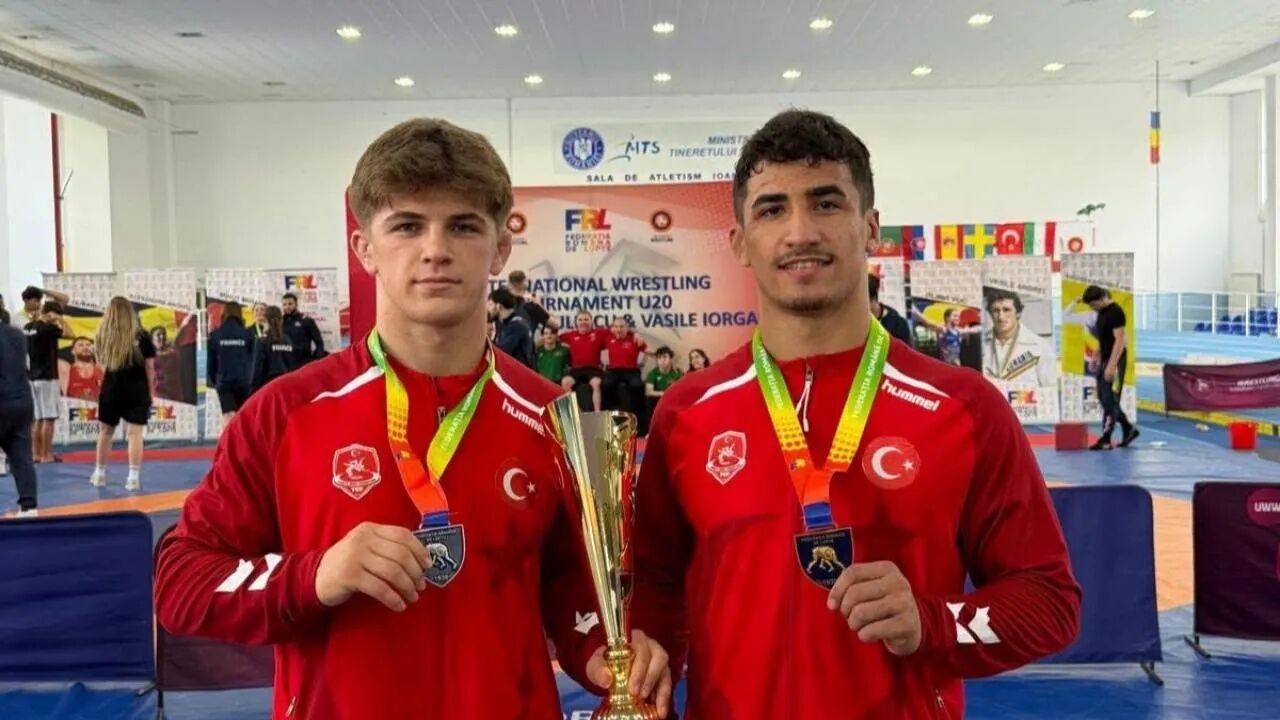Afyonlu Güreşçiler Romanya’dan Madalyalarla Döndü (3)