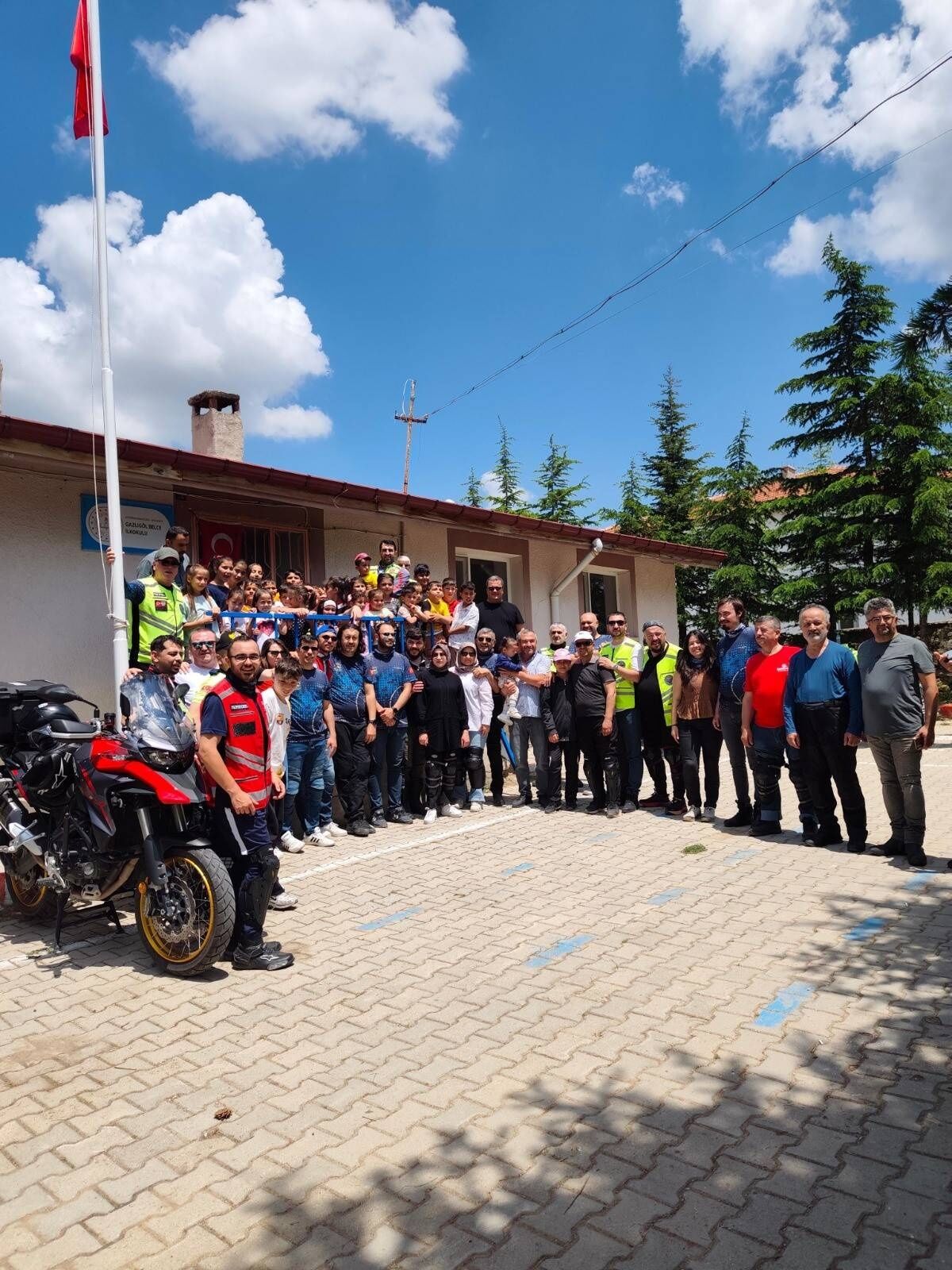 Afyonlu Motosiklet Tutkunları Öğrencilere Verdiği Sözü Tuttu (2)