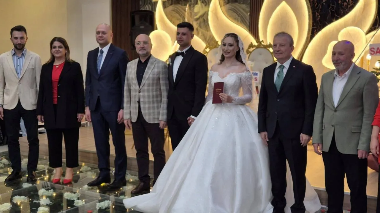 Başkan Şahin Genç Çiftin Mutluluğunu Paylaştı 1