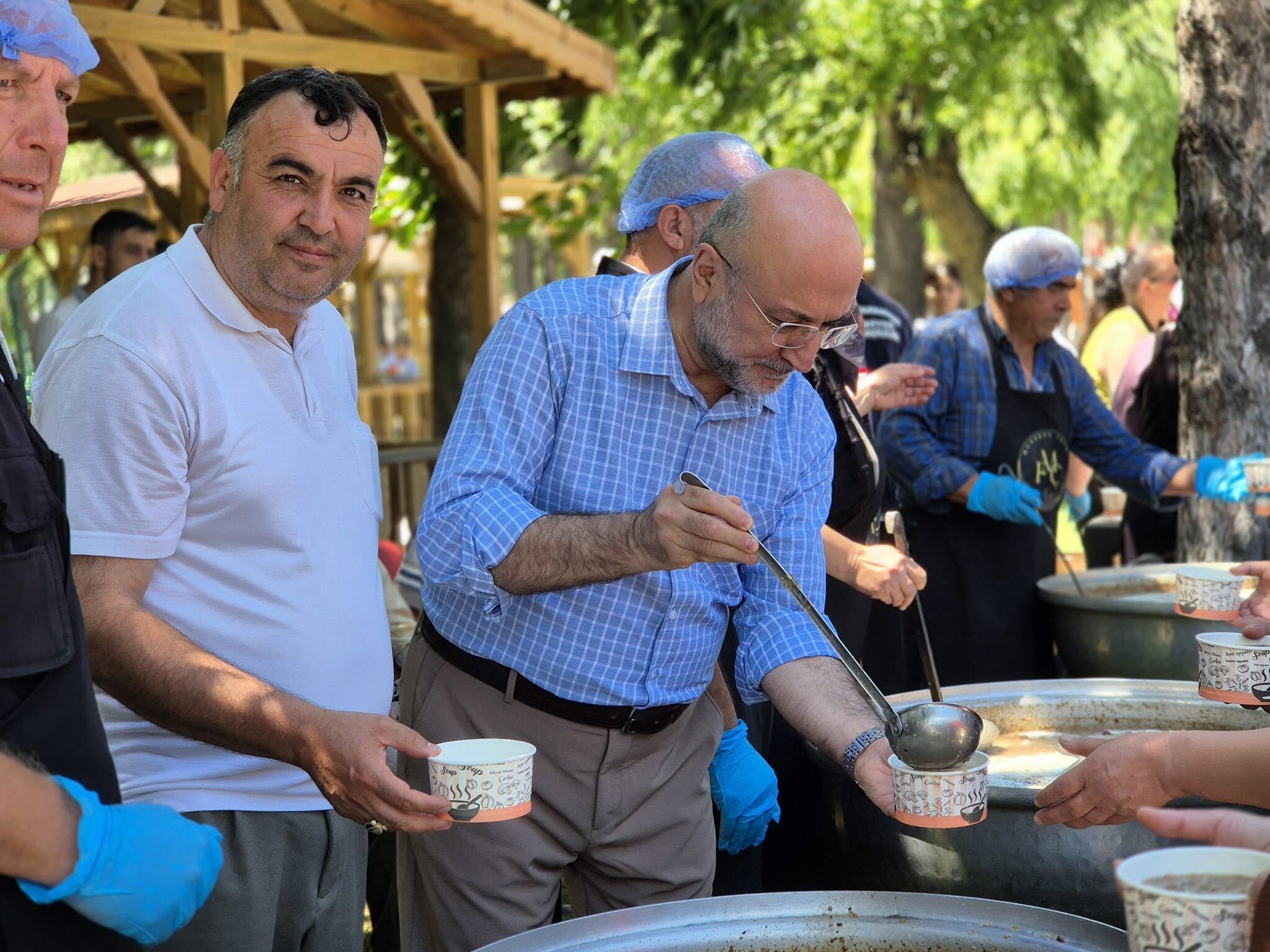 Başkan Turgay Şahin Aşure Dağıttı (4)