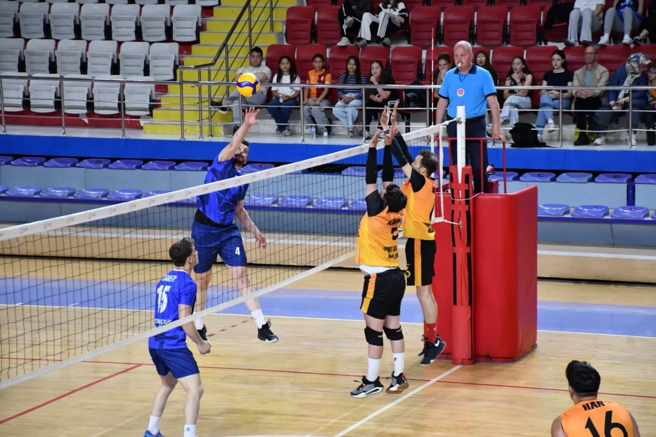 Büyük Erkekler Voleybol Müsabakaları Tamamlandı 2