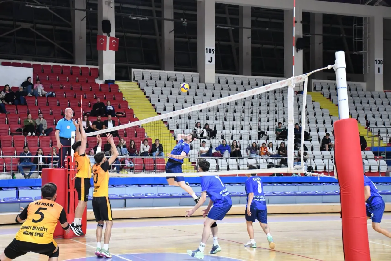 Büyük Erkekler Voleybol Müsabakaları Tamamlandı 3