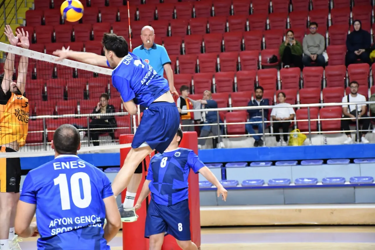 Büyük Erkekler Voleybol Müsabakaları Tamamlandı 4