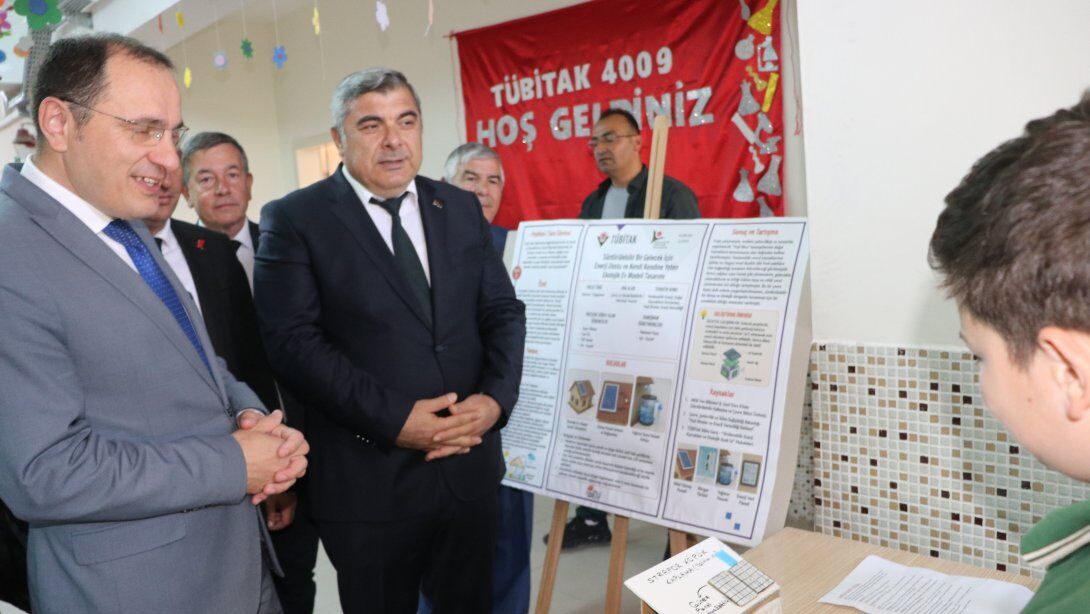 Çay'da 4009 Bilim Fuarı 1