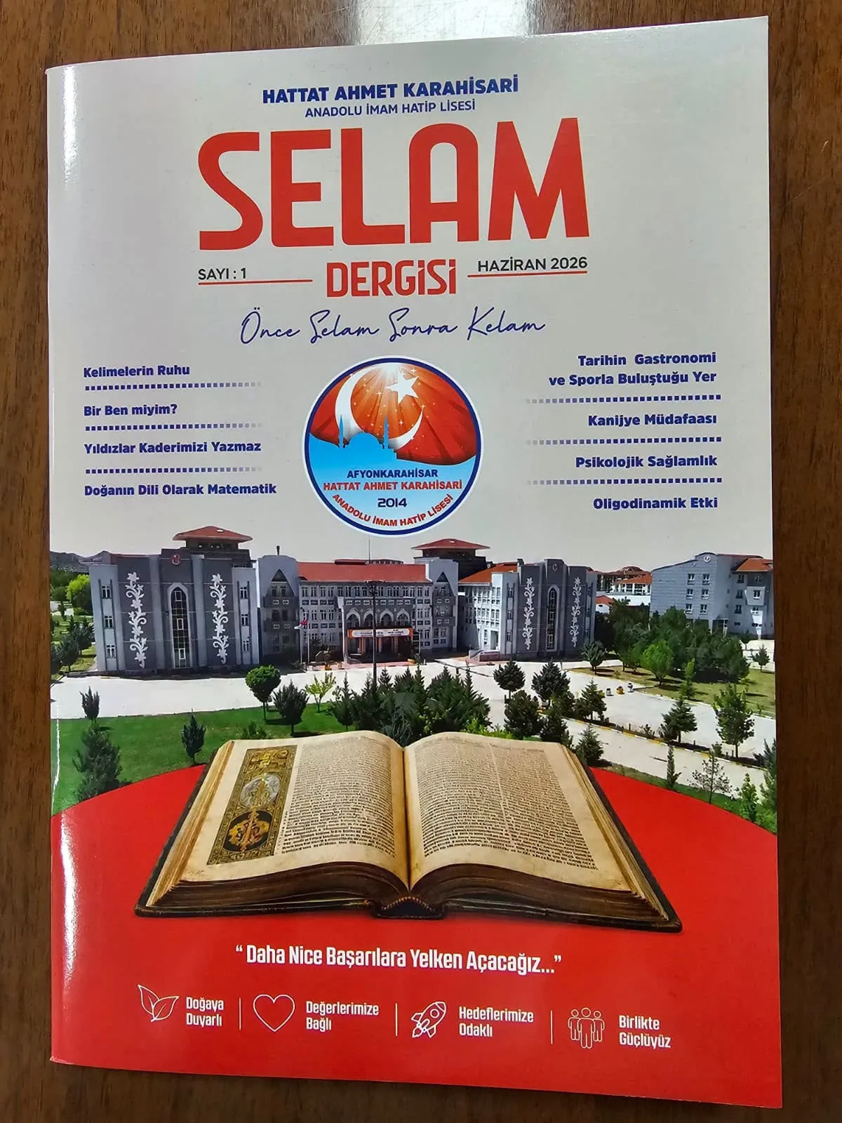 Çıkardıkları Dergiyi Müdür Sünnetçi'ye Armağan Ettiler 4