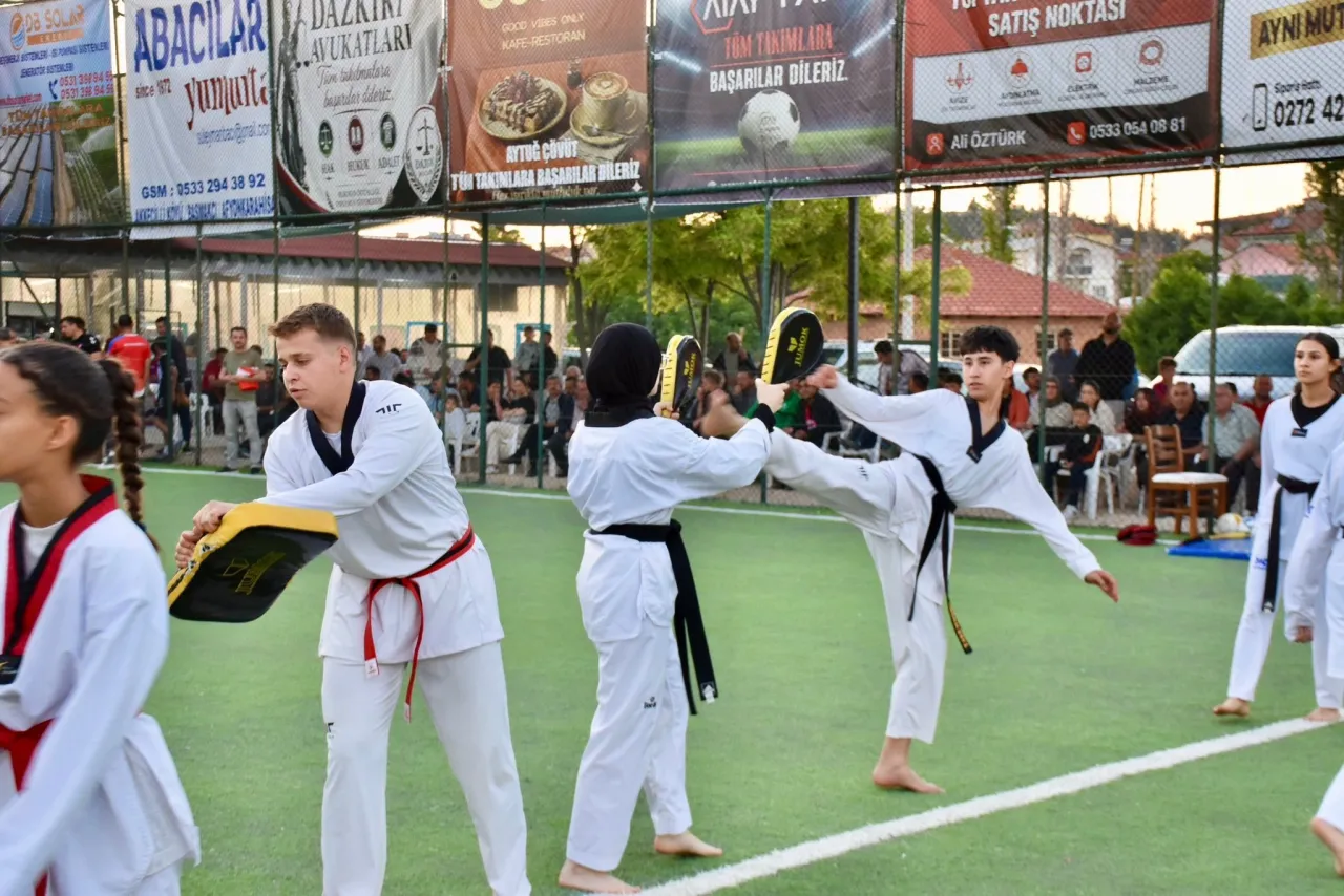 Dazkırı’da Futbol Şöleni Başladı 5