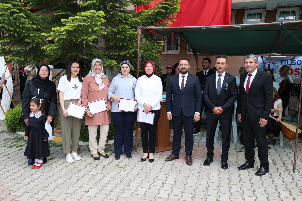 Dinar Protokolü Yıl Sonu Sergisinde Buluştu 5
