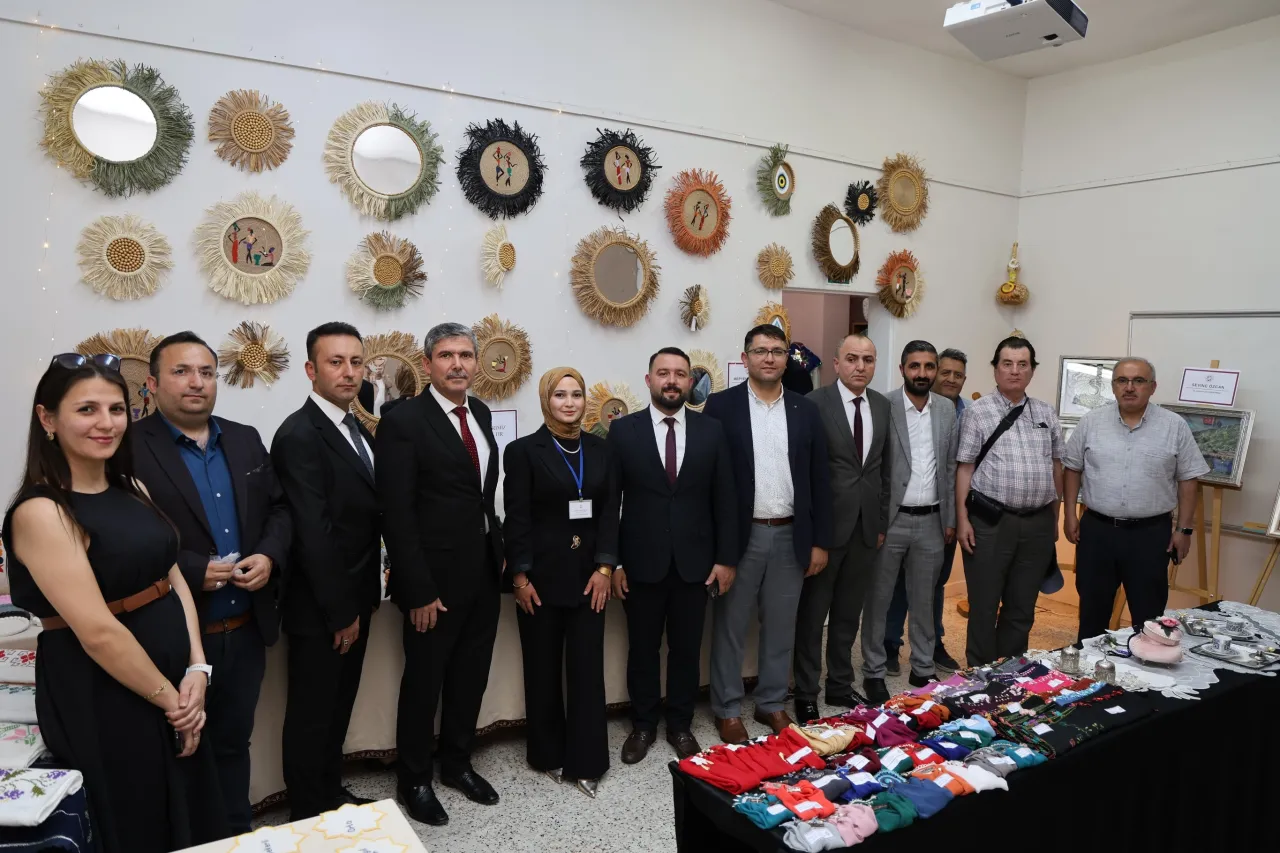 Dinar Protokolü Yıl Sonu Sergisinde Buluştu 9