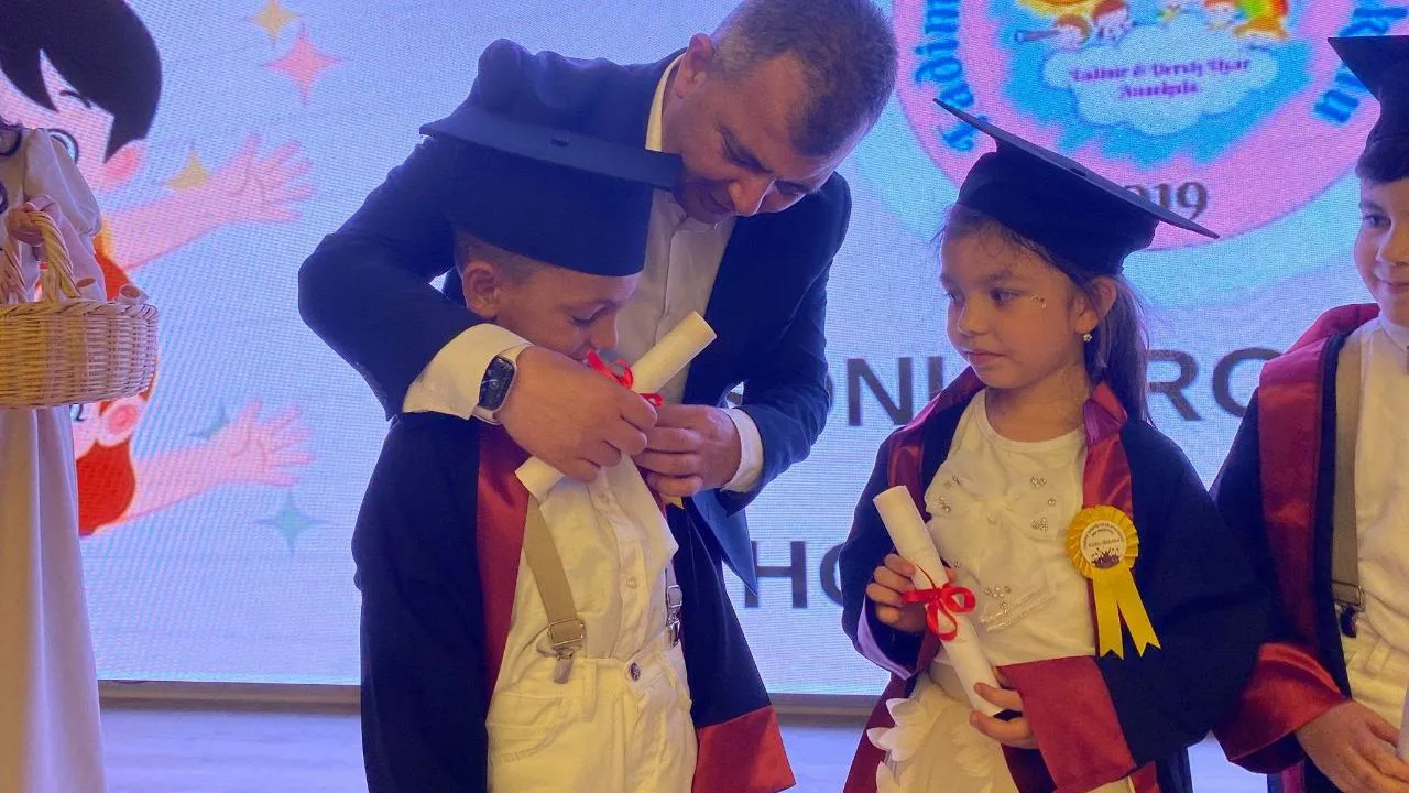 Emirdağ’da Miniklerin Mezuniyet Coşkusu 1