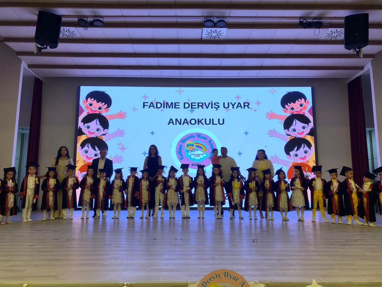 Emirdağ’da Miniklerin Mezuniyet Coşkusu 4