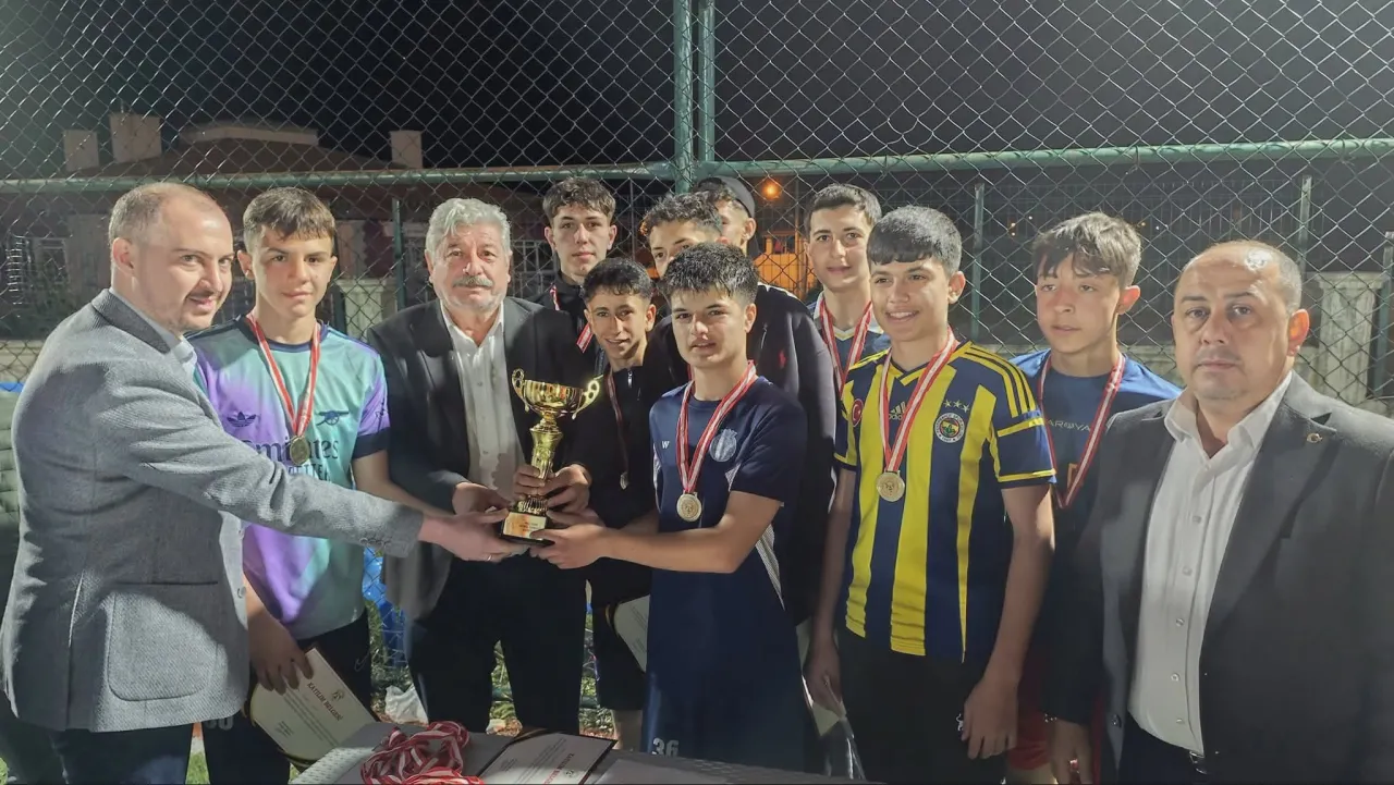 Halı Saha Turnuvası Nefes Kesti 3