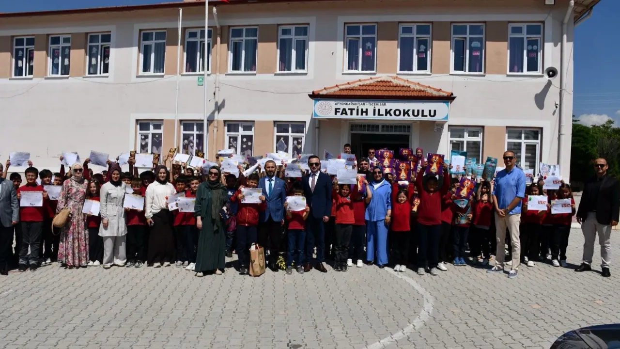 İscehisar'da Karne Heyecanına Başkan Ortak Oldu2