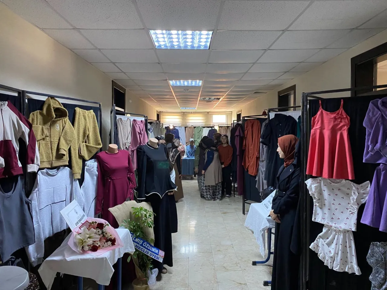 Kaymakam Ve Belediye Başkanı Kurdele Kesti 8