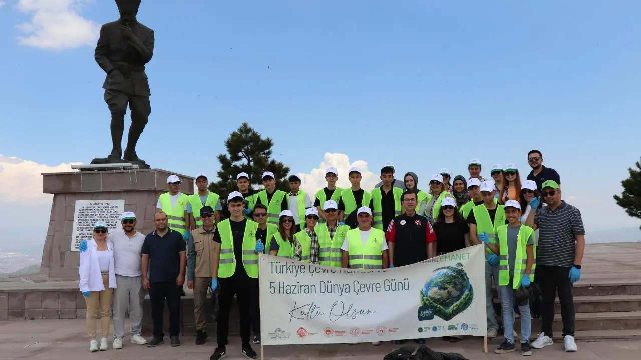 Kocatepe Anıtı’nda Çevre Temizliği 1