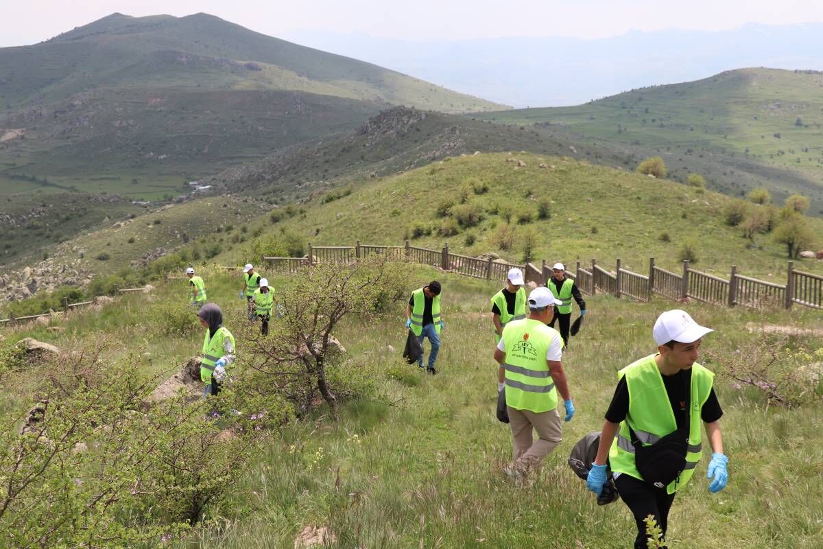 Kocatepe Anıtı’nda Çevre Temizliği 2