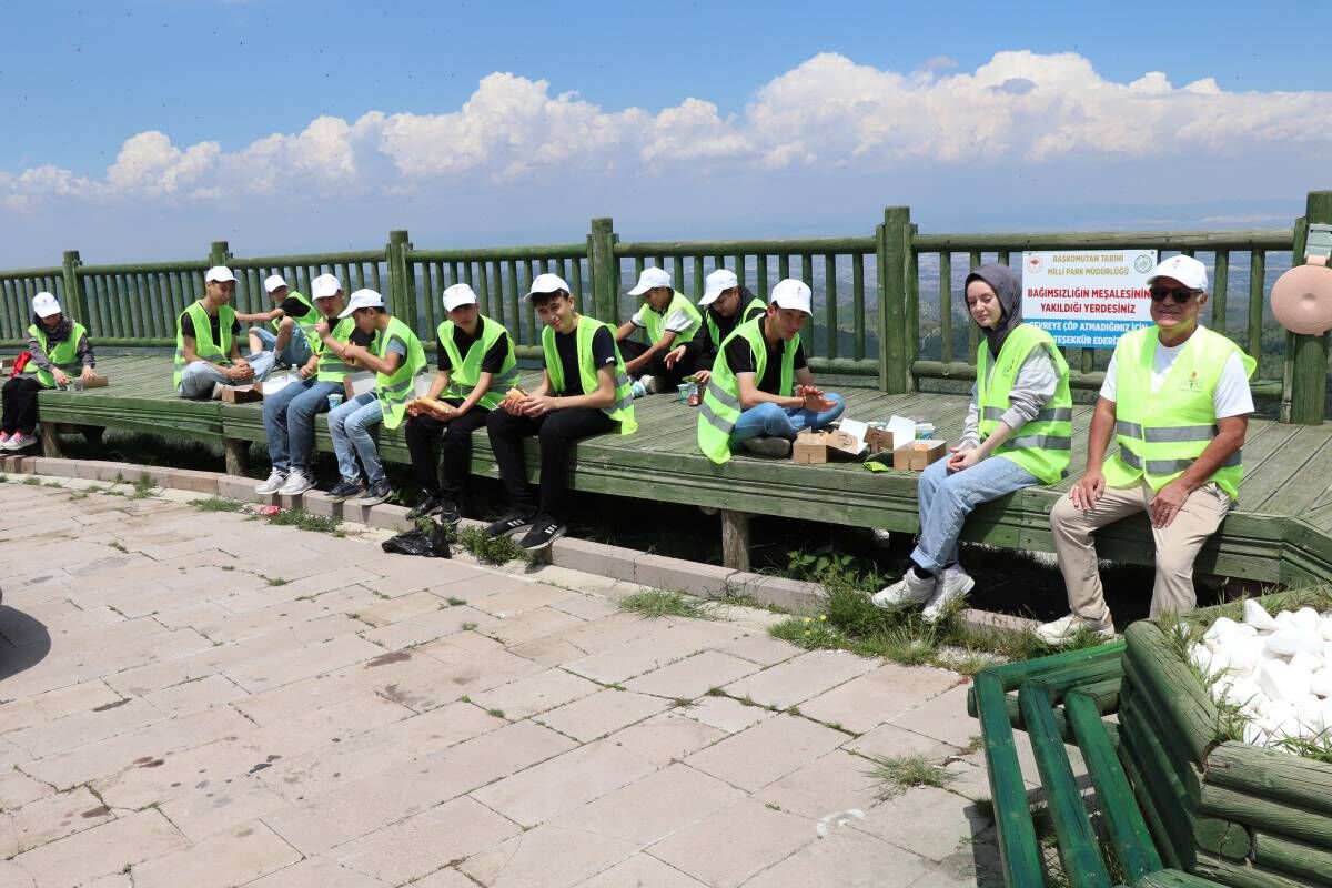Kocatepe Anıtı’nda Çevre Temizliği 3