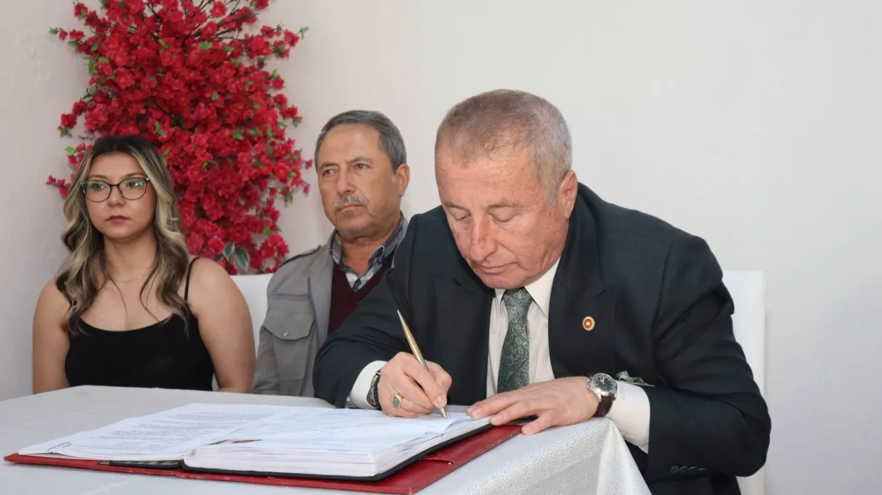 Milletvekili Olgun Genç Çiftin Şahidi Oldu 3