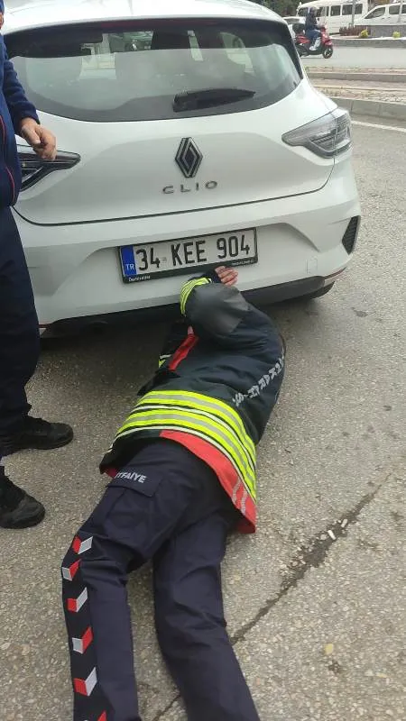 Motor Kaputuna Sıkışan Minik Kedi Kurtarıldı 3