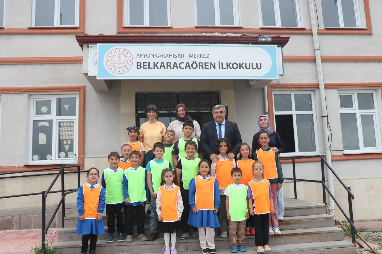 Müdür Sünnetci Öğrencilere Geleneksel Oyunlar Hediye Etti 5