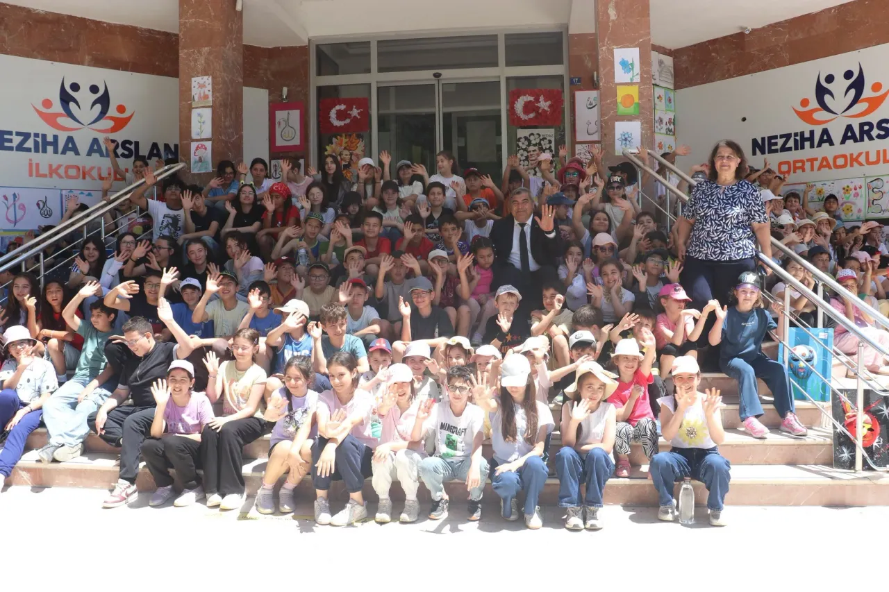 Müdür Sünnetci, Öğrencilerin Sanatsal Eserlerini İnceledi1