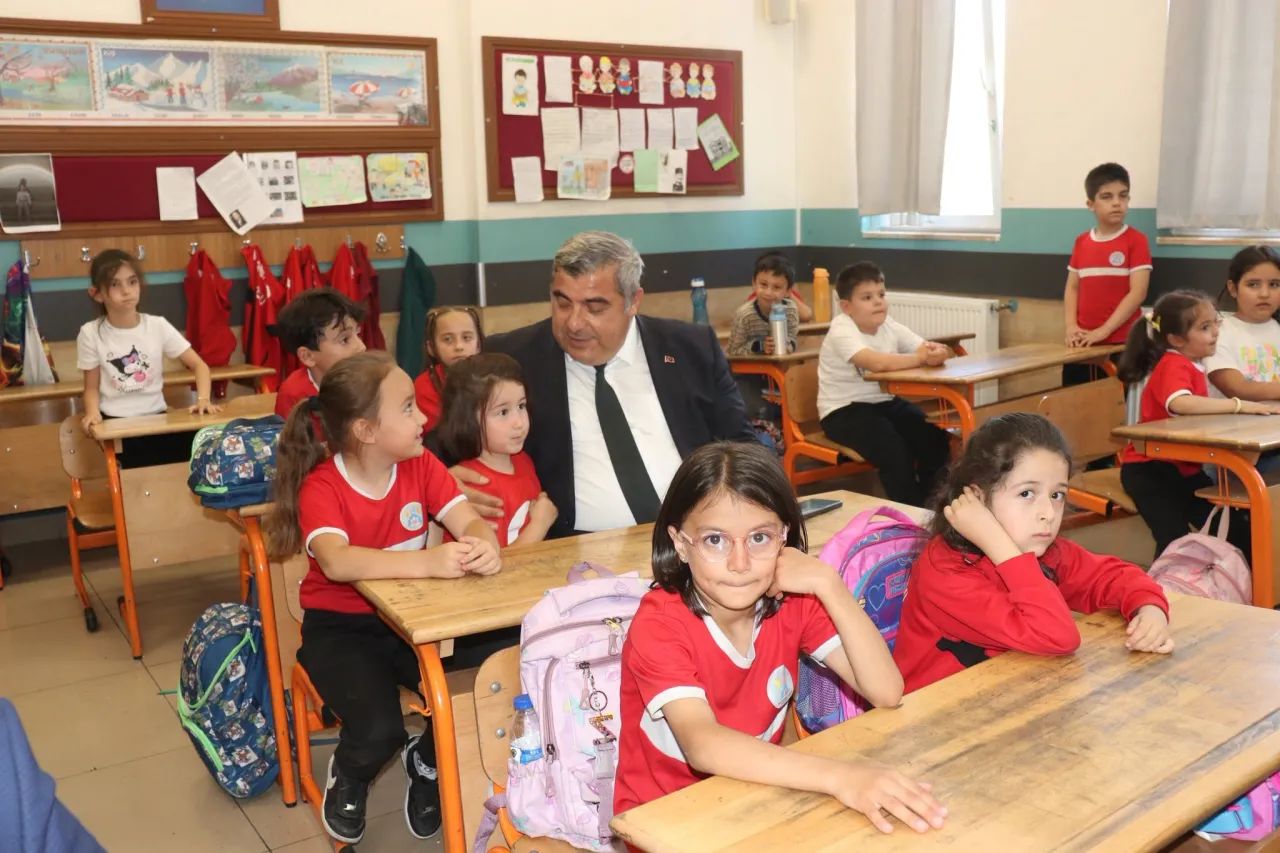 Mudur Sunnetciden Hoca Ahmet Yesevi Ilkokuluna Ziyaret 1 6A3Bd13C35F06