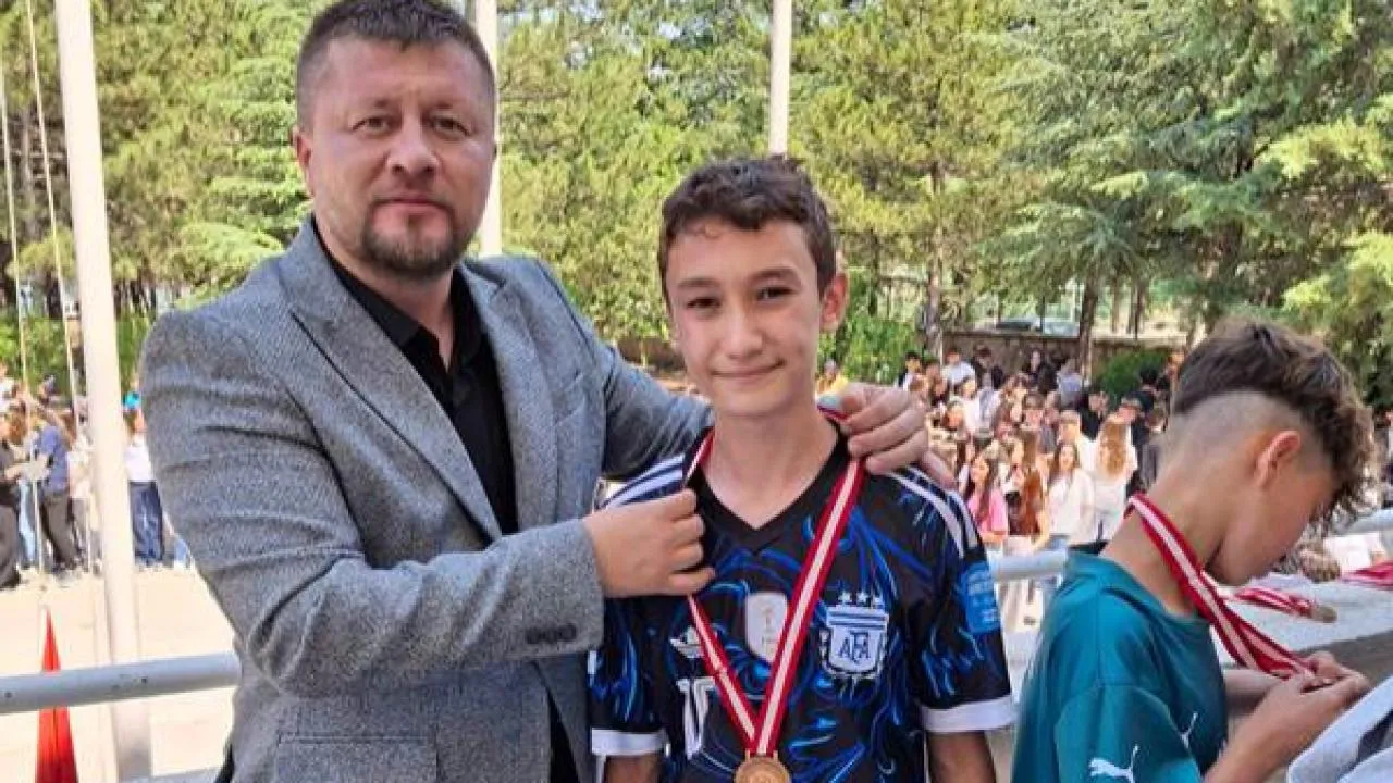 Muhtar Hasan Sezgin Başarılı Öğrencileri Ödüllendirdi (2)