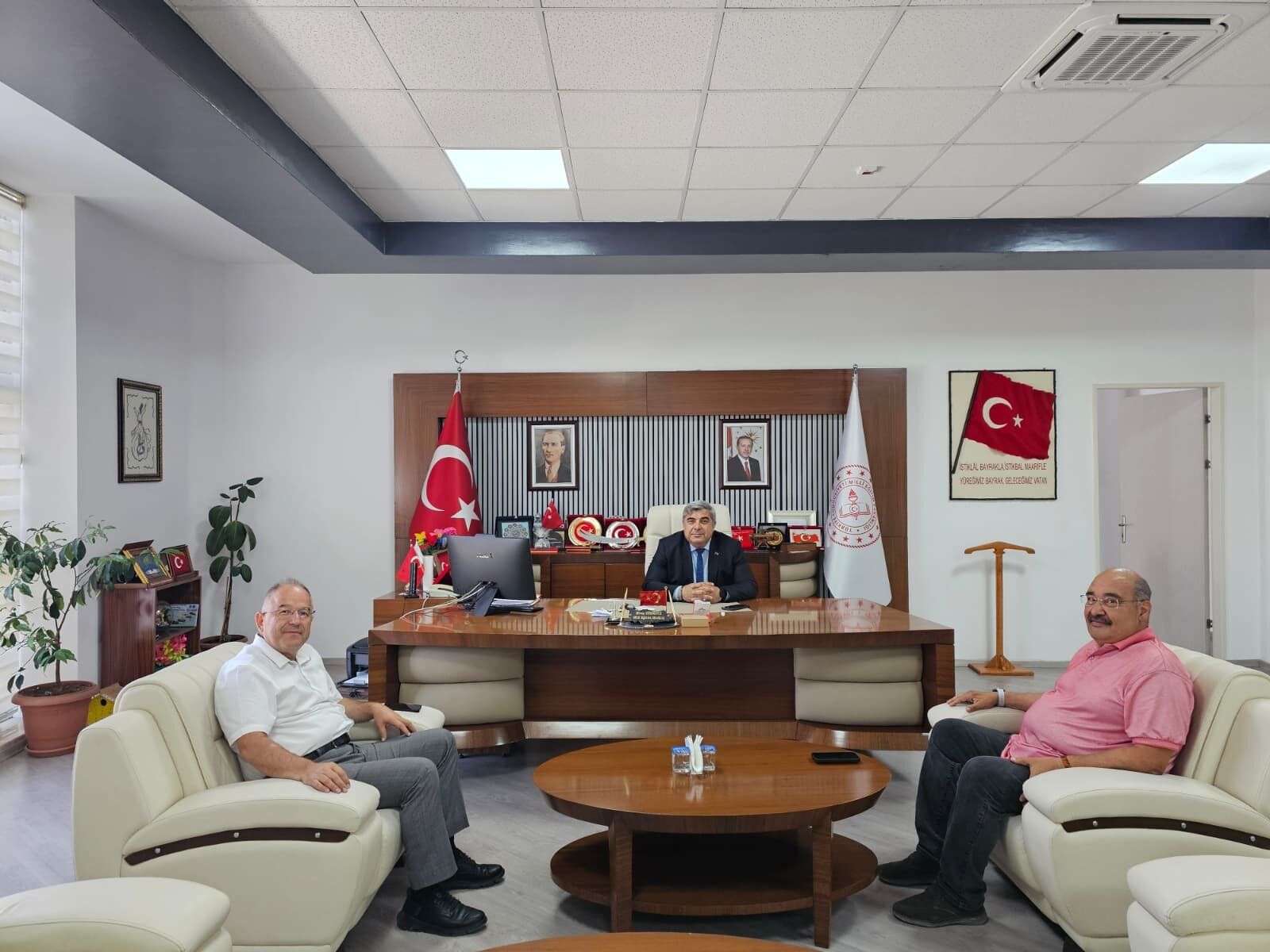 Muhtari Balibey İle Müdürü Sünnetci̇ Buluştu1