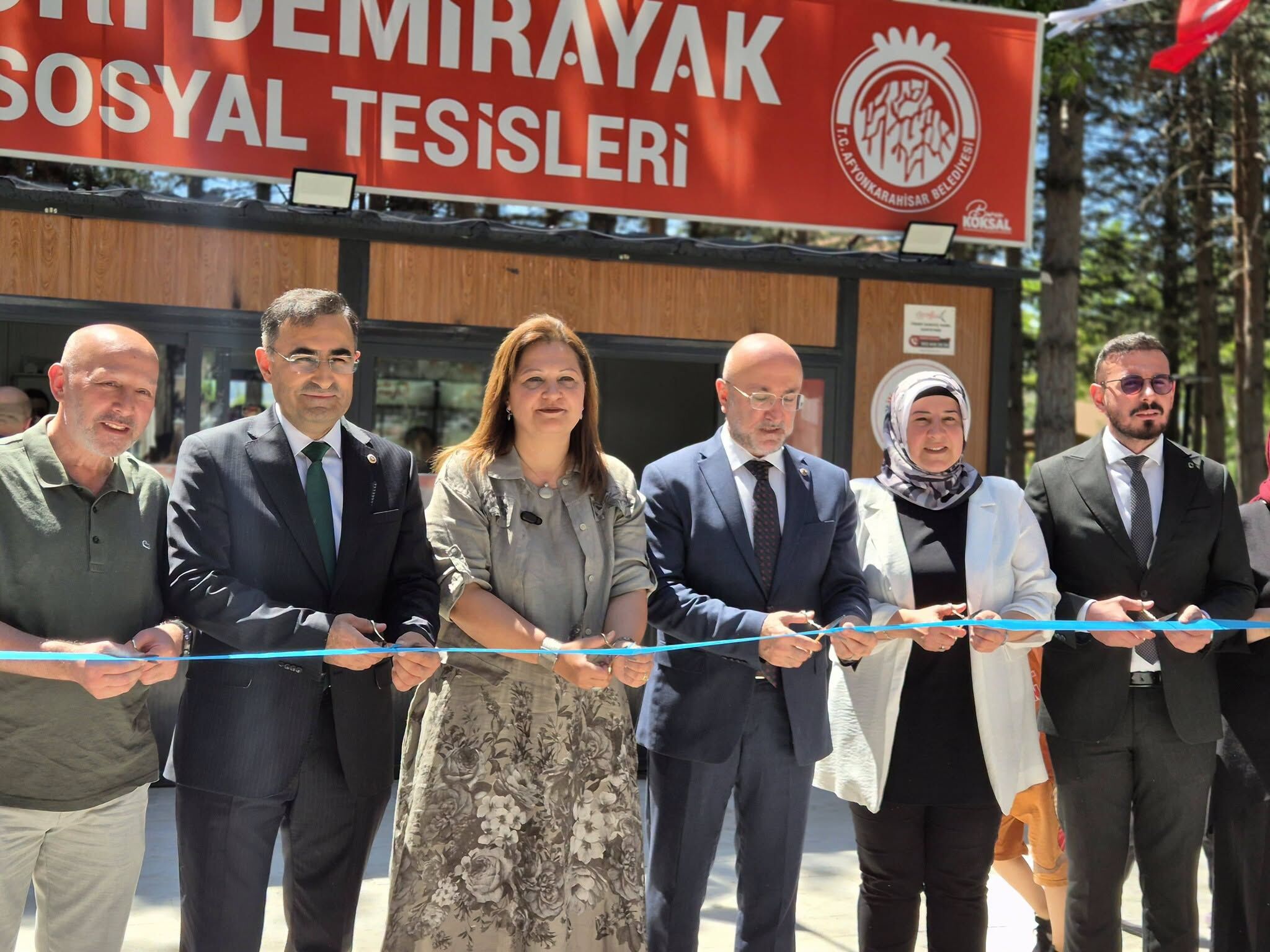 Nuri Demirayak Parkı Kafeteryası Hizmete Açıldı (1)