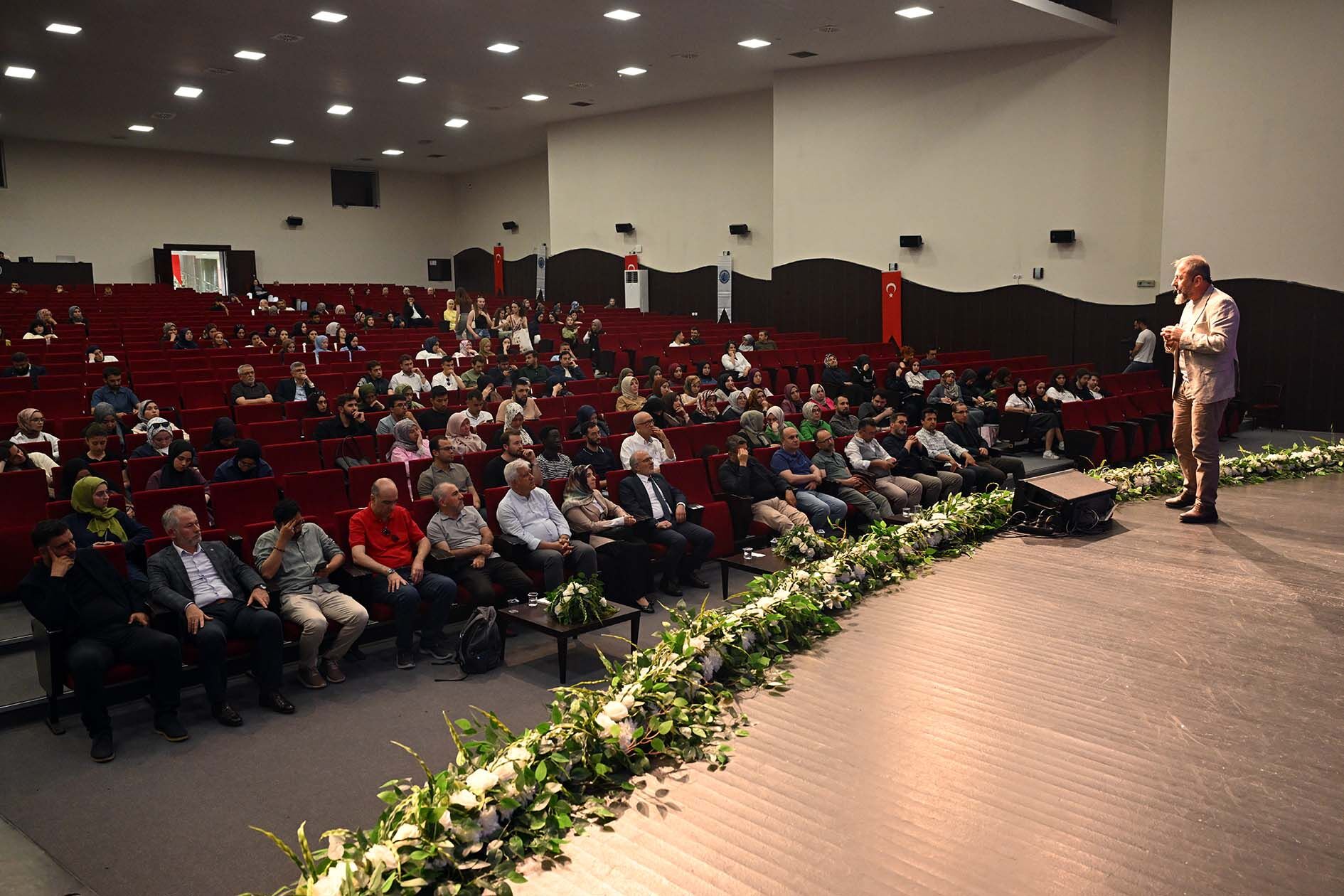 Prof. Dr. Ahmet Dağ Akü’de Konuştu 1